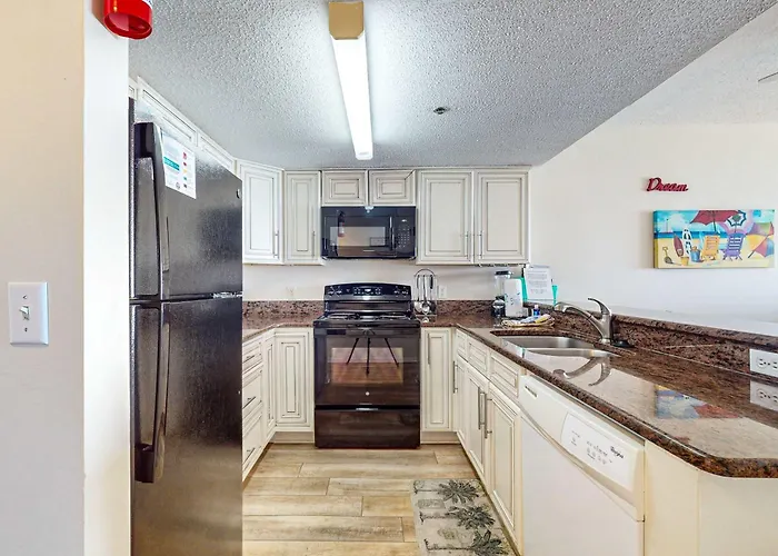 Tropical Winds Beachfront Beauty With Pool Balcony Grills - Close To Gulf Shores