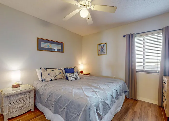Holiday home Tropical Winds Beachfront Beauty With Pool Balcony Grills - Close To Gulf Shores