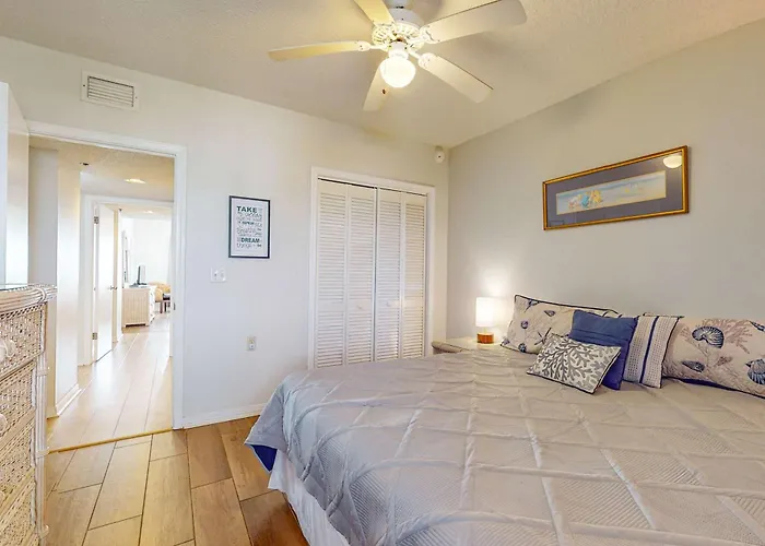 Tropical Winds Beachfront Beauty With Pool Balcony Grills - Close To Holiday home