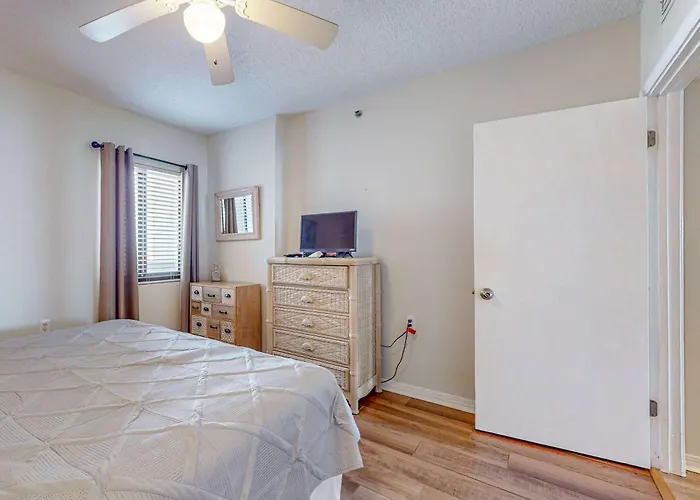 Holiday home Tropical Winds Beachfront Beauty With Pool Balcony Grills - Close To Gulf Shores