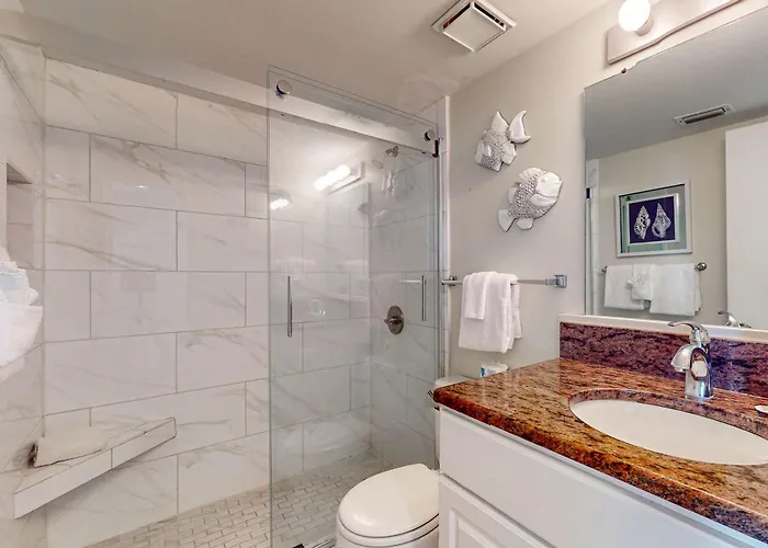 Tropical Winds Beachfront Beauty With Pool Balcony Grills - Close To